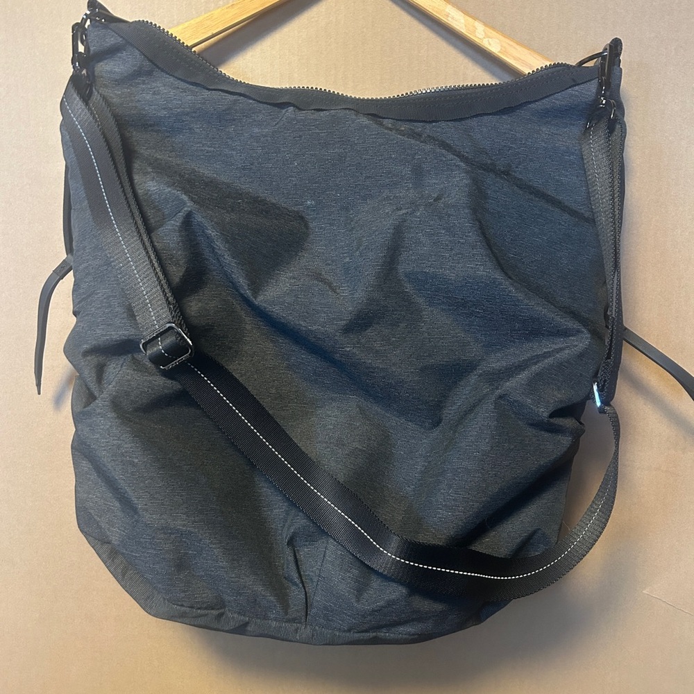 Lululemon one strap tote bag